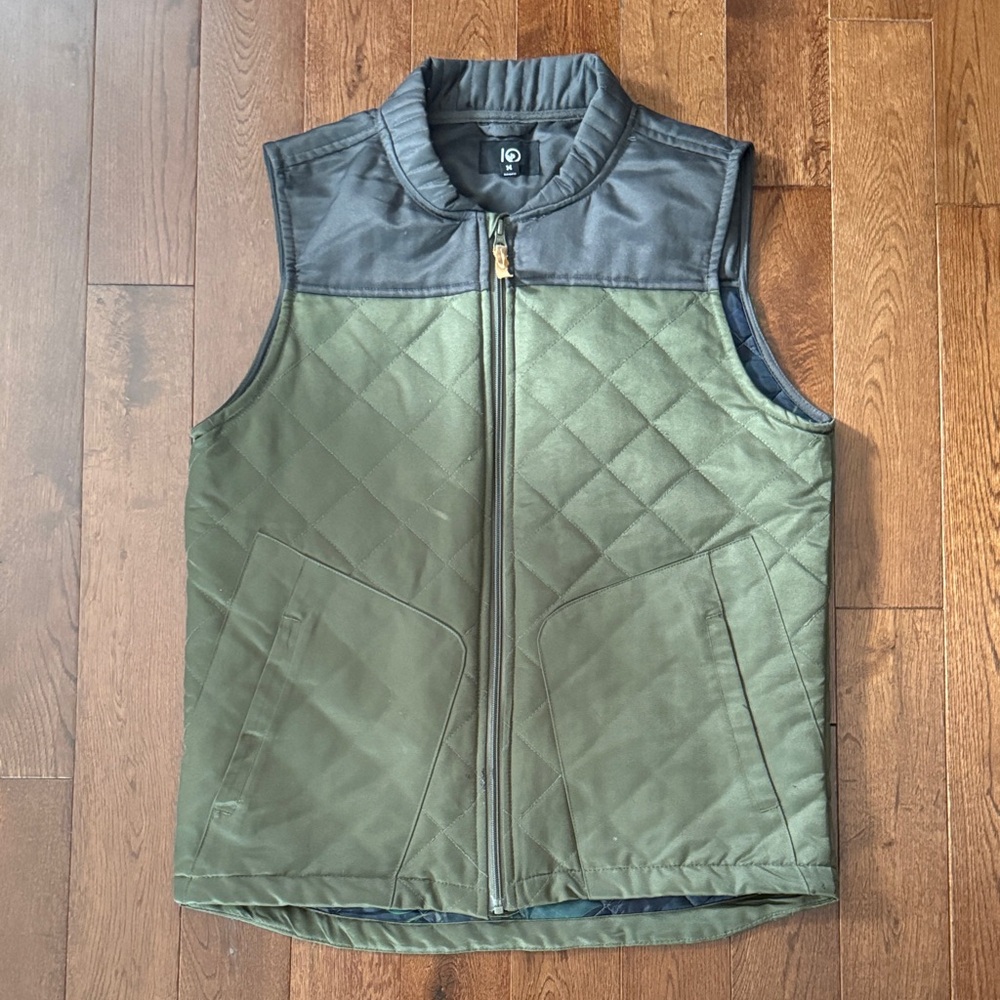 tentree Men's Quilted Vest in Green and Gray